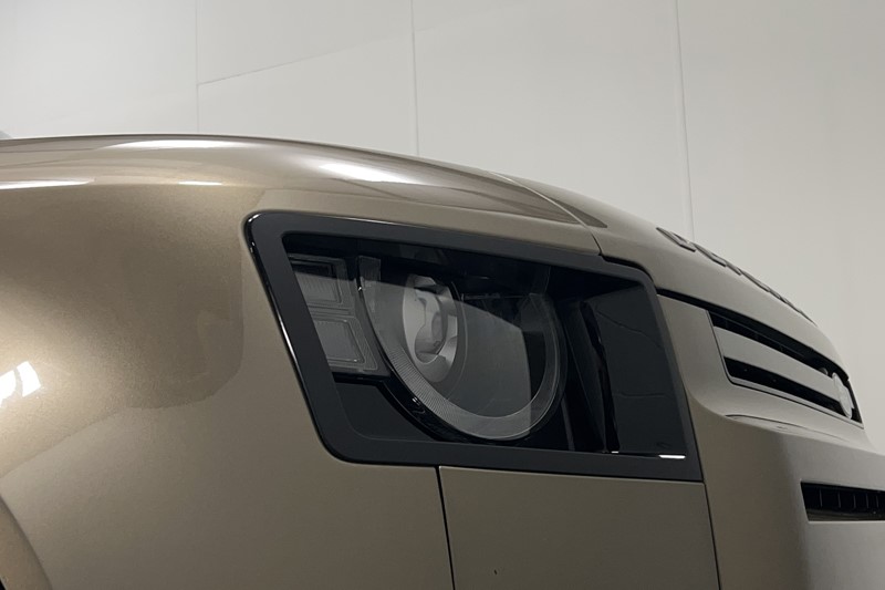 2023 (73) LAND ROVER DEFENDER 3.0 D300 X-Dynamic SE 110 5dr Auto 4970656