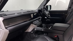 2023 (73) LAND ROVER DEFENDER 3.0 D300 X-Dynamic SE 110 5dr Auto 4970640
