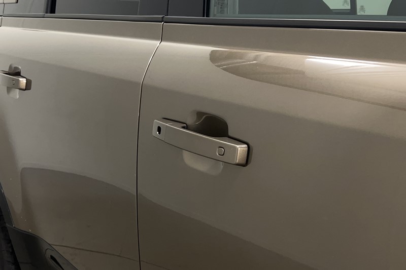 2023 (73) LAND ROVER DEFENDER 3.0 D300 X-Dynamic SE 110 5dr Auto 4970653