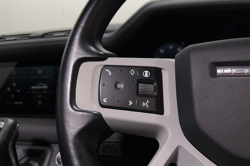 2023 (73) LAND ROVER DEFENDER 3.0 D300 X-Dynamic SE 110 5dr Auto 4970626