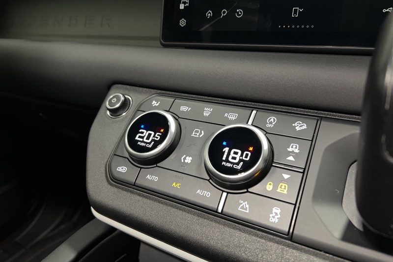 2023 (73) LAND ROVER DEFENDER 3.0 D300 X-Dynamic SE 110 5dr Auto 4970629