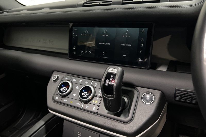 2023 (73) LAND ROVER DEFENDER 3.0 D300 X-Dynamic SE 110 5dr Auto 4970628