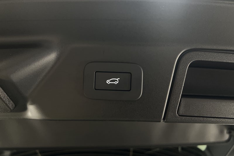 2025 (25) LAND ROVER RANGE ROVER VELAR 2.0 P400e Autobiography 5dr Auto [Revised] 4990040