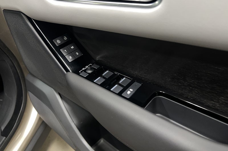 2025 (25) LAND ROVER RANGE ROVER VELAR 2.0 P400e Autobiography 5dr Auto [Revised] 4990010