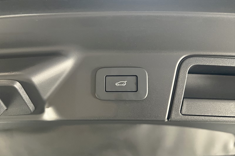 2024 (24) LAND ROVER RANGE ROVER VELAR 2.0 D200 MHEV Dynamic HSE 5dr Auto 5003140