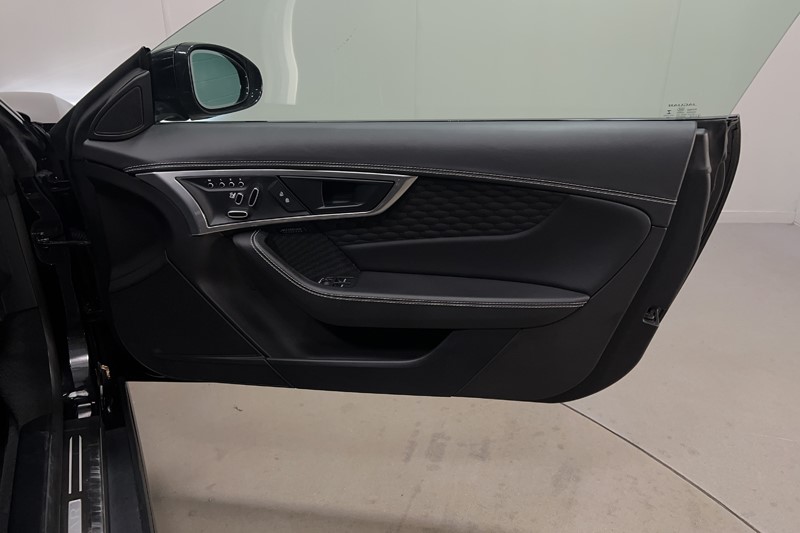 2022 (72) JAGUAR F-TYPE 5.0 P450 S/C V8 R-Dynamic Black 2dr Auto AWD 4990813