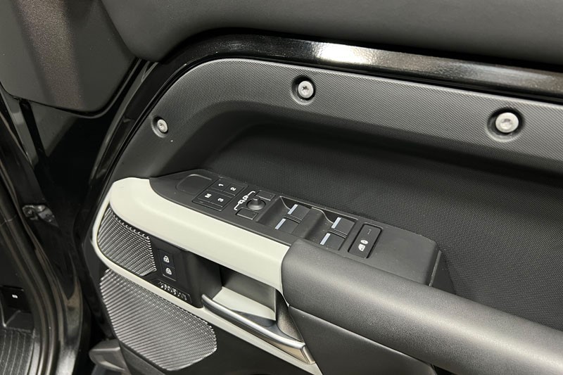 2023 (72) LAND ROVER DEFENDER 3.0 D250 HSE 110 5dr Auto 5003231