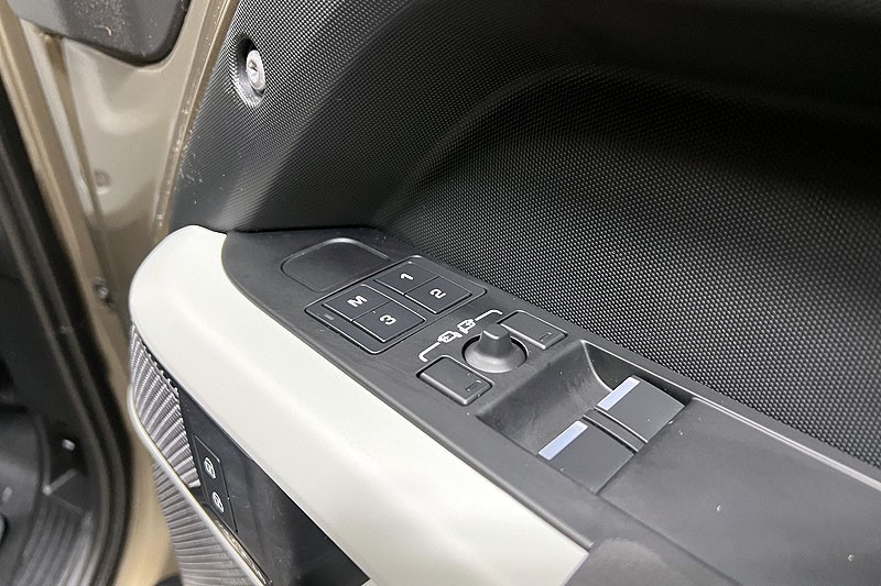 2023 (23) LAND ROVER DEFENDER 3.0 D250 X-Dynamic SE 90 3dr Auto 4994098