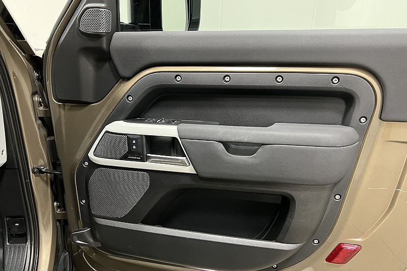 2023 (23) LAND ROVER DEFENDER 3.0 D250 X-Dynamic SE 90 3dr Auto 4994096