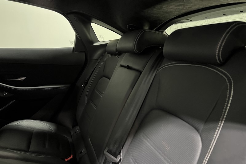 2022 (22) JAGUAR E-PACE 2.0 D200 R-Dynamic HSE 5dr Auto 5001640