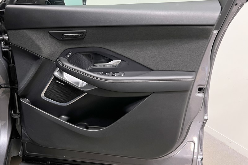 2022 (22) JAGUAR E-PACE 2.0 D200 R-Dynamic HSE 5dr Auto 5001613