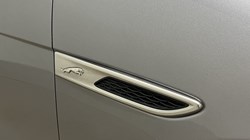 2021 (21) JAGUAR F-PACE 2.0 D200 R-Dynamic SE 5dr Auto AWD 5061855