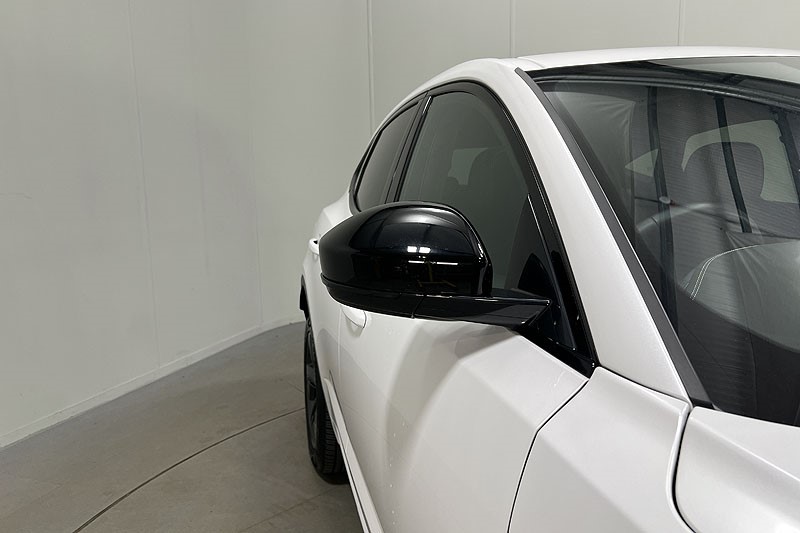 2024 (24) JAGUAR E-PACE 1.5 P300e R-Dynamic SE Black 5dr Auto 5016082