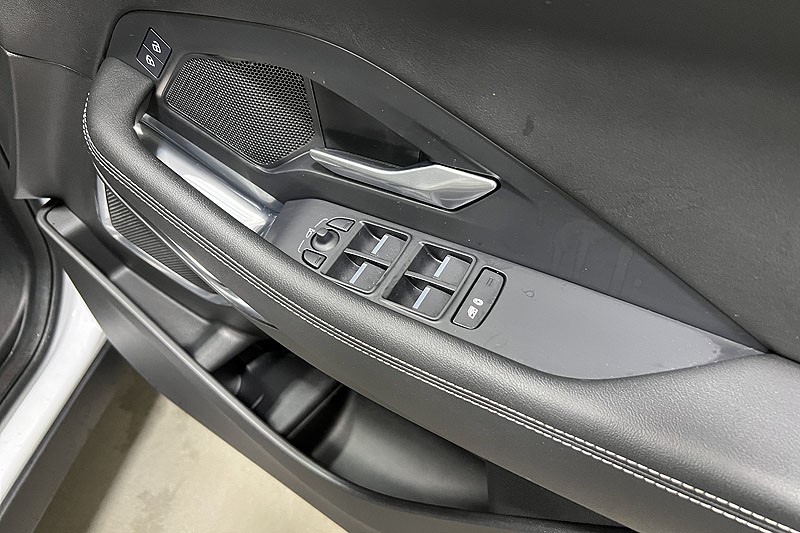 2024 (24) JAGUAR E-PACE 1.5 P300e R-Dynamic SE Black 5dr Auto 5016048