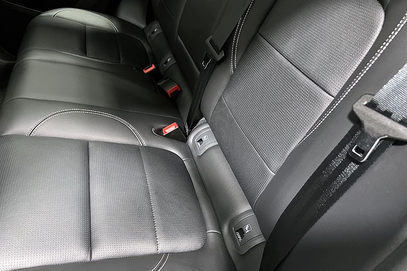 2024 (24) JAGUAR E-PACE 1.5 P300e R-Dynamic SE Black 5dr Auto 5016073