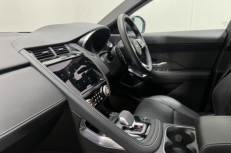 2024 (24) JAGUAR E-PACE 1.5 P300e R-Dynamic SE Black 5dr Auto 5016069