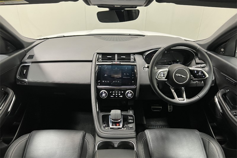 2024 (24) JAGUAR E-PACE 1.5 P300e R-Dynamic SE Black 5dr Auto 5016042