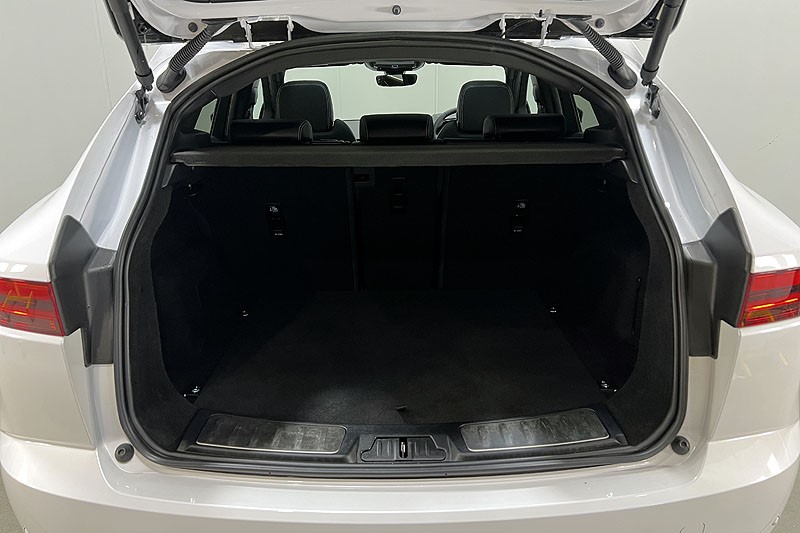 2024 (24) JAGUAR E-PACE 1.5 P300e R-Dynamic SE Black 5dr Auto 5016075