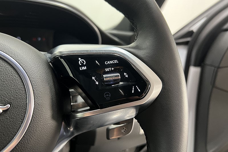 2024 (24) JAGUAR E-PACE 1.5 P300e R-Dynamic SE Black 5dr Auto 5016055