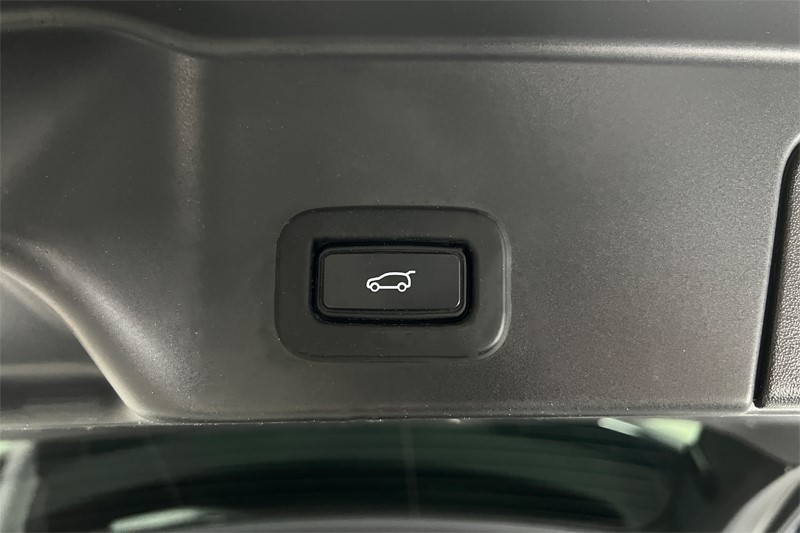 2020 (20) LAND ROVER RANGE ROVER EVOQUE 2.0 P200 SE 5dr Auto 5036568