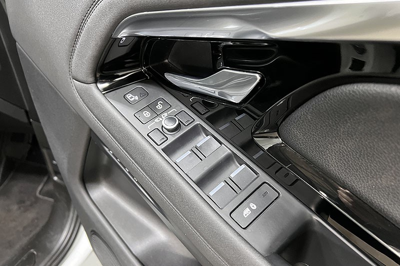 2020 (20) LAND ROVER RANGE ROVER EVOQUE 2.0 P200 SE 5dr Auto 5036543