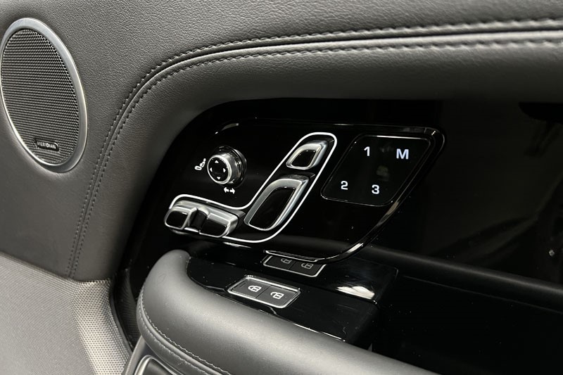 2021 (71) LAND ROVER RANGE ROVER 3.0 D300 Westminster Black 4dr Auto 5050716