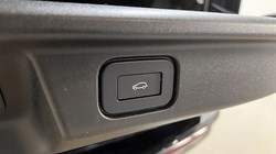 2023 (23) LAND ROVER RANGE ROVER 3.0 D300 SE 4dr Auto 5036349