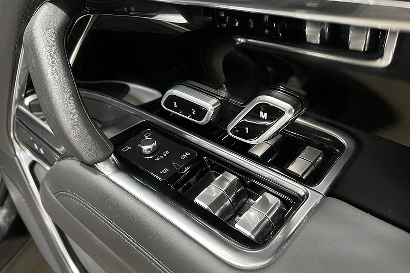 2023 (23) LAND ROVER RANGE ROVER 3.0 D300 SE 4dr Auto 5036319