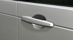 2022 (22) LAND ROVER DISCOVERY 3.0 D300 R-Dynamic SE 5dr Auto 5027646