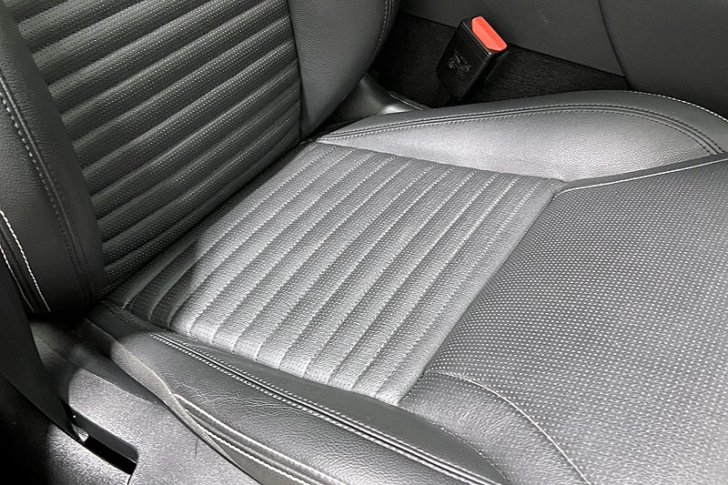 2022 (22) LAND ROVER DISCOVERY 3.0 D300 R-Dynamic SE 5dr Auto 5027610