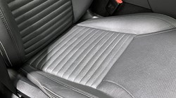 2022 (22) LAND ROVER DISCOVERY 3.0 D300 R-Dynamic SE 5dr Auto 5027610