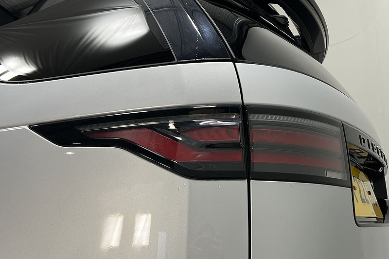 2022 (22) LAND ROVER DISCOVERY 3.0 D300 R-Dynamic SE 5dr Auto 5027641