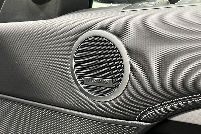 2022 (22) LAND ROVER DISCOVERY 3.0 D300 R-Dynamic SE 5dr Auto 5027606