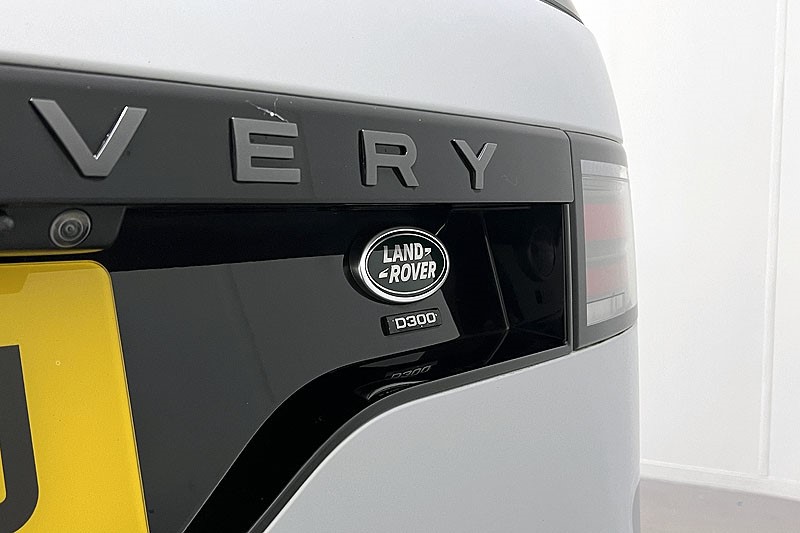 2022 (22) LAND ROVER DISCOVERY 3.0 D300 R-Dynamic SE 5dr Auto 5027643