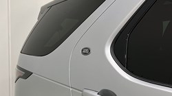 2022 (22) LAND ROVER DISCOVERY 3.0 D300 R-Dynamic SE 5dr Auto 5027644