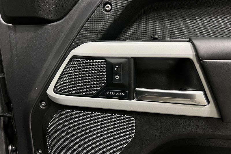 2020 (70) LAND ROVER DEFENDER 2.0 D240 HSE 110 5dr Auto [7 Seat] 5048361