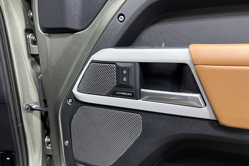 2024 (73) LAND ROVER DEFENDER 3.0 D250 HSE 110 5dr Auto [7 Seat] 5036146