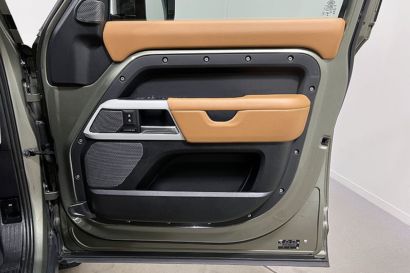 2024 (73) LAND ROVER DEFENDER 3.0 D250 HSE 110 5dr Auto [7 Seat] 5036145