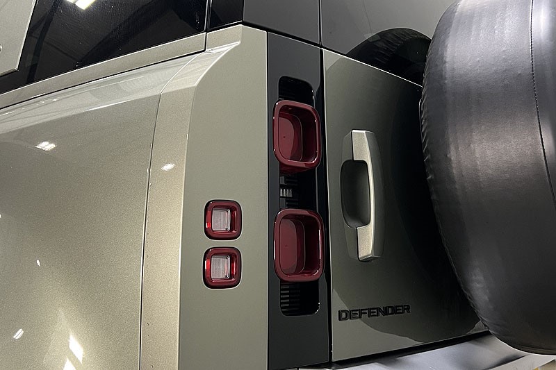 2024 (73) LAND ROVER DEFENDER 3.0 D250 HSE 110 5dr Auto [7 Seat] 5036181