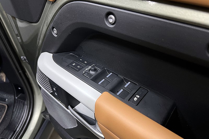 2024 (73) LAND ROVER DEFENDER 3.0 D250 HSE 110 5dr Auto [7 Seat] 5036147