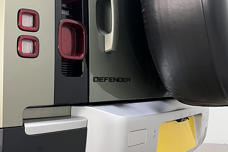 2024 (73) LAND ROVER DEFENDER 3.0 D250 HSE 110 5dr Auto [7 Seat] 5036182