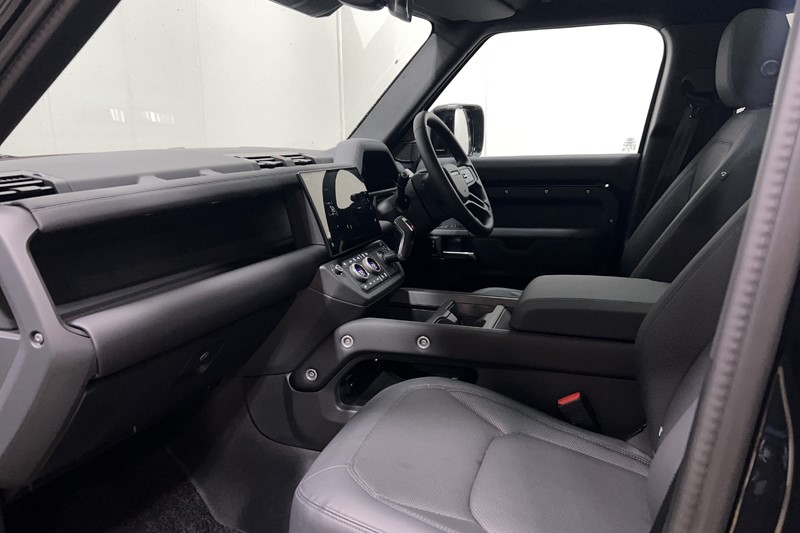 2026 (75) LAND ROVER DEFENDER 3.0 D250 X-Dynamic SE 110 5dr Auto 5770163
