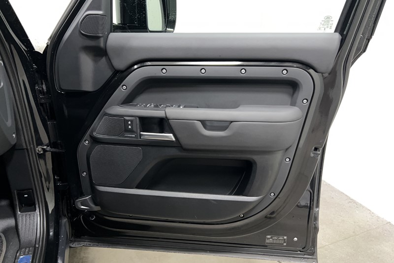2026 (75) LAND ROVER DEFENDER 3.0 D250 X-Dynamic SE 110 5dr Auto 5770139
