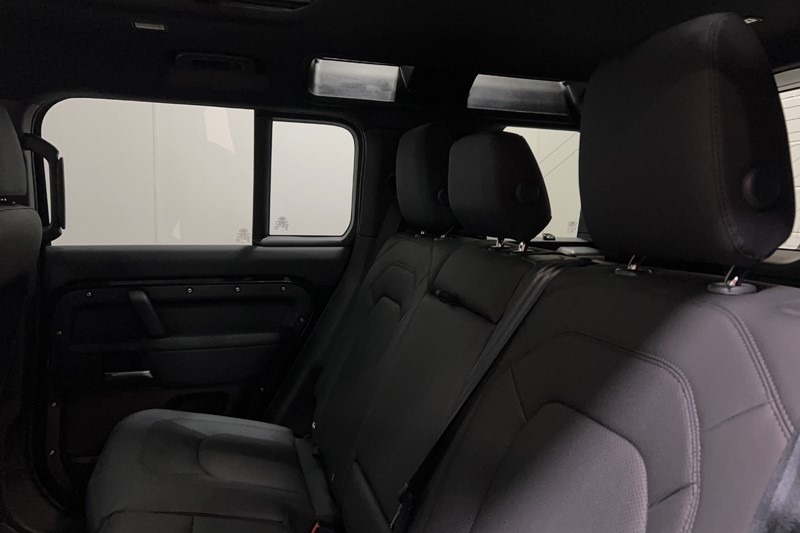 2026 (75) LAND ROVER DEFENDER 3.0 D250 X-Dynamic SE 110 5dr Auto 5770167