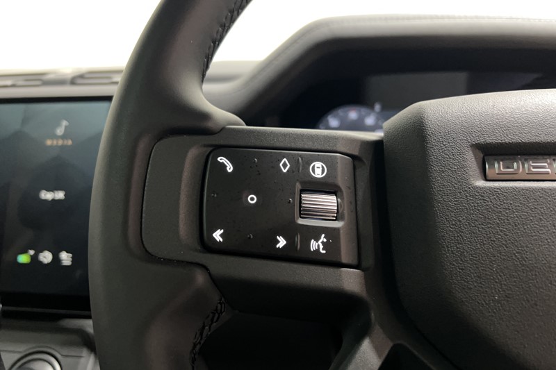 2026 (75) LAND ROVER DEFENDER 3.0 D250 X-Dynamic SE 110 5dr Auto 5770149