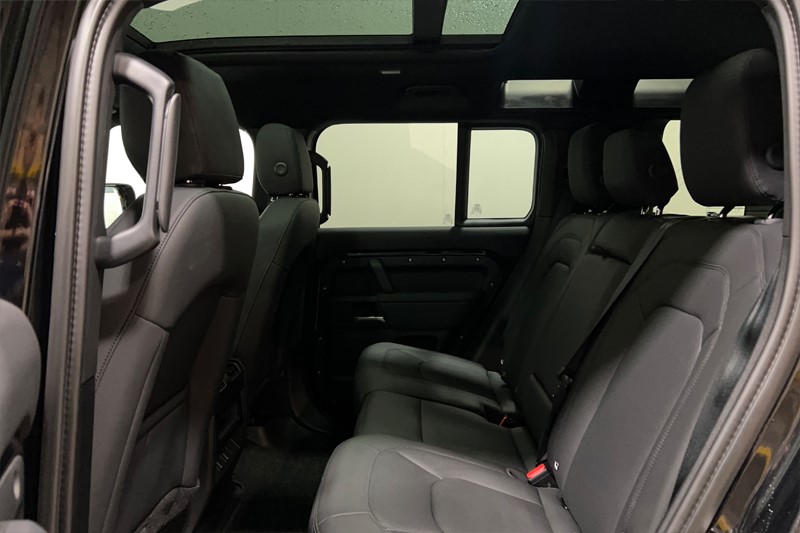 2026 (75) LAND ROVER DEFENDER 3.0 D250 X-Dynamic SE 110 5dr Auto 5770130
