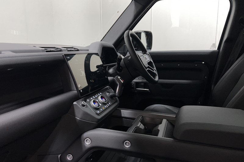 2026 (75) LAND ROVER DEFENDER 3.0 D250 X-Dynamic SE 110 5dr Auto 5770164