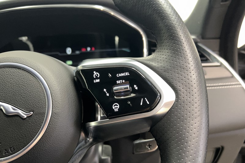 2023 (23) JAGUAR F-PACE 2.0 P400e R-Dynamic SE 5dr Auto AWD 5089726