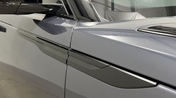 2025 (25) LAND ROVER RANGE ROVER VELAR 2.0 D200 MHEV Dynamic SE 5dr Auto 5092452