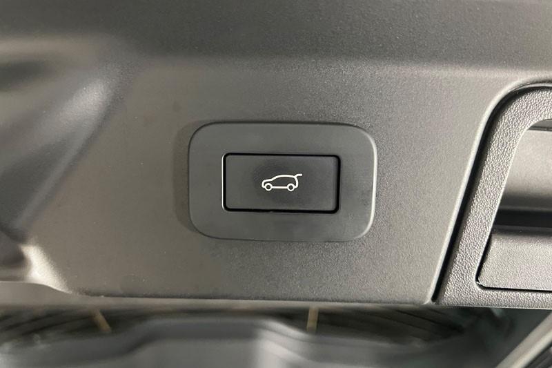 2025 (25) LAND ROVER RANGE ROVER VELAR 2.0 D200 MHEV Dynamic SE 5dr Auto 5092446